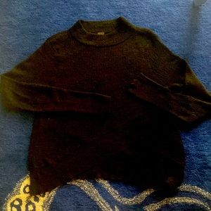 Free People Black Long Sleeve Light weight sweater. Size Med beautiful design